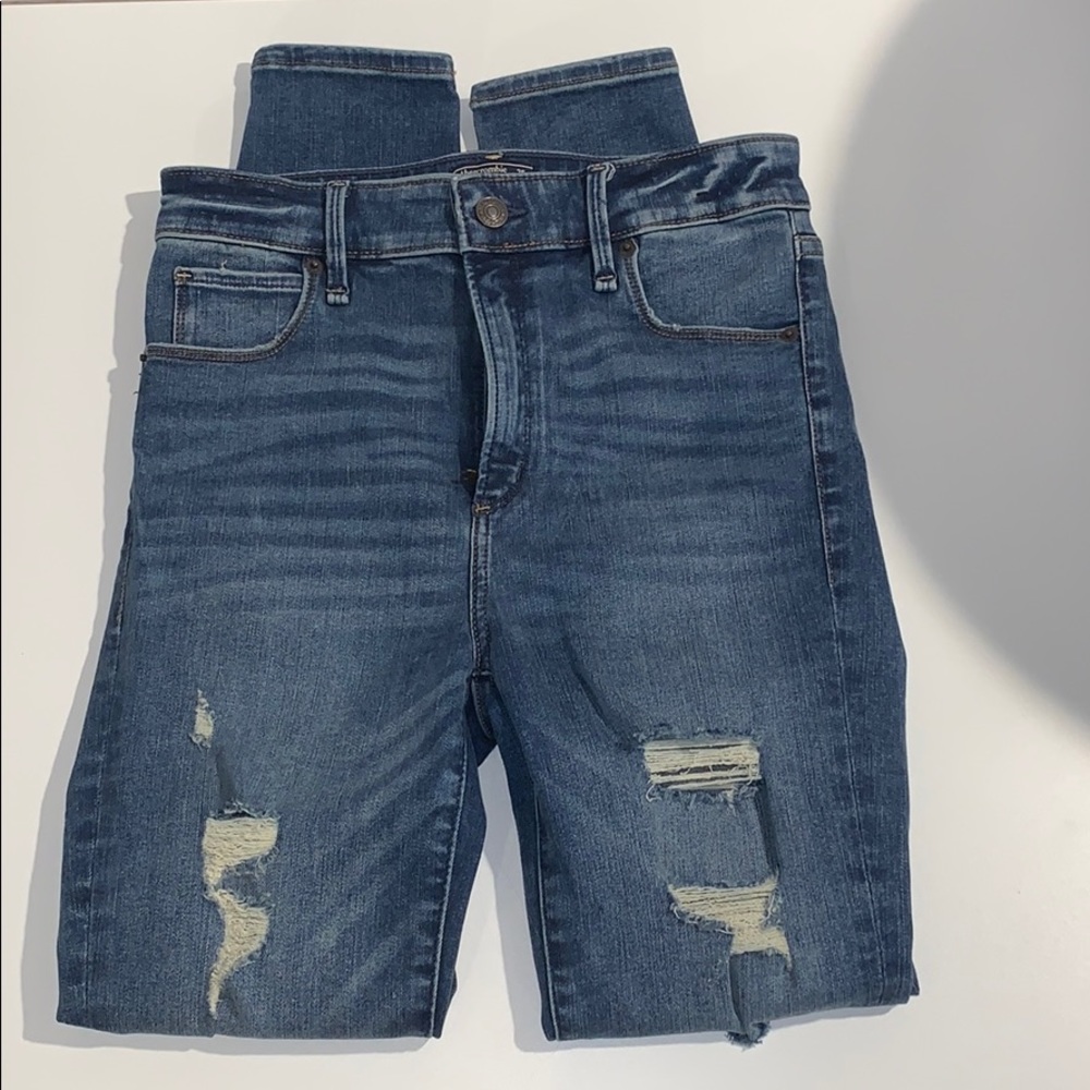 Abercrombie & Fitch A&F high rise ripped jeans size 0 distressed